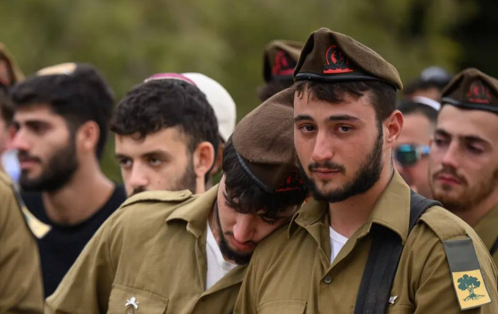 صحيفة "يديعوت أحرونوت" العبرية:
- أزمة الثقة المتصاعدة مع الجيش ألحقت ضررًا بليغًا بصمود "المستوطنين" في الجليل والمناطق الشمالية

- دراسة إحصائية شمل...