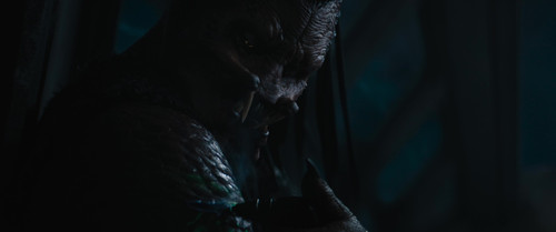 铁血战士：杀戮之地.Predator.Badlands.2025.UHD.BluRay.2160p.x265.10bit.DV.HDR.TrueHD7.1.Atmos.mUHD FRDS CHT 01.jpg