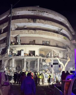 استشهاد أم وأبنائها جرّاء قصف الاحتلال على بلدة برج الشمالي في لبنان....