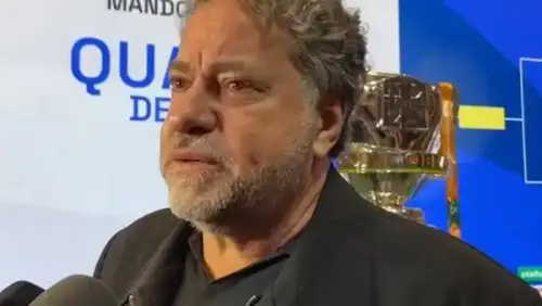 Oposição prepara pedido de expulsão de Casares após reprovação de contas