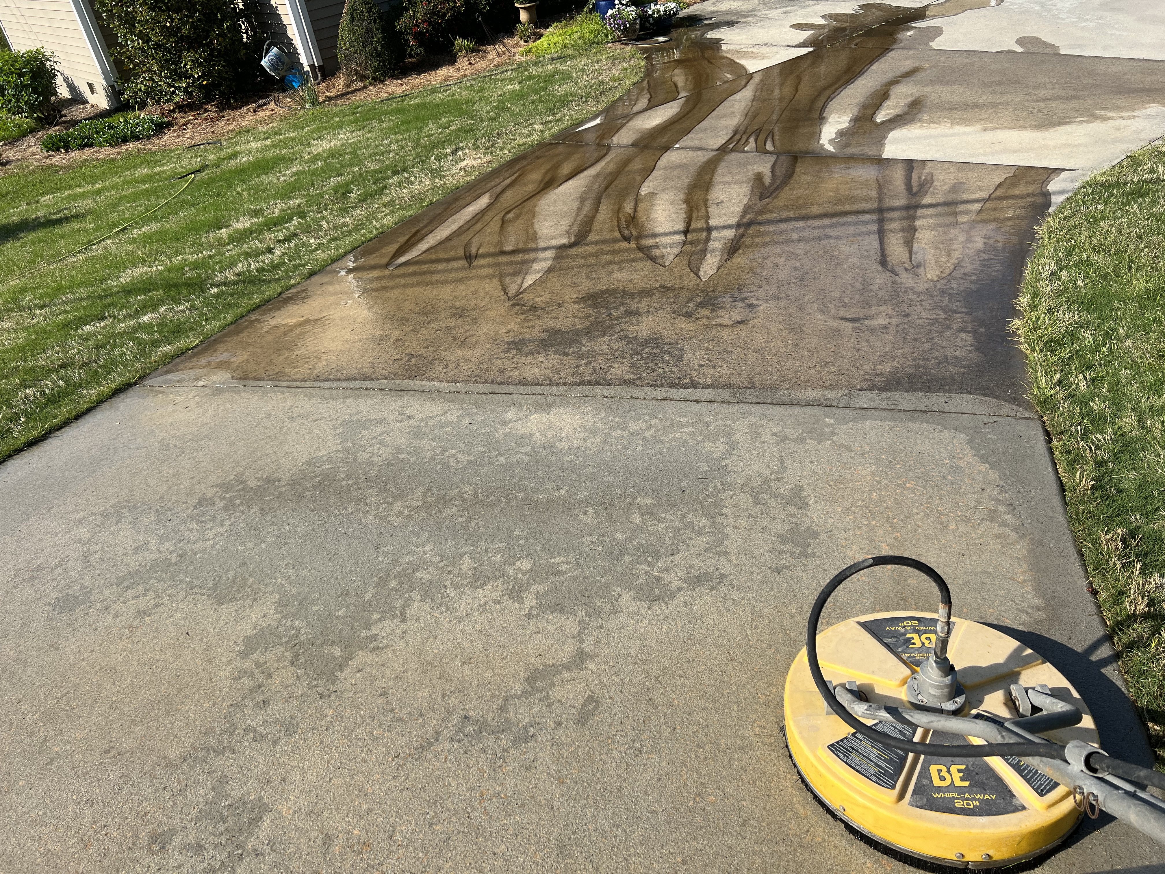 Pressure washing service in North Georgia