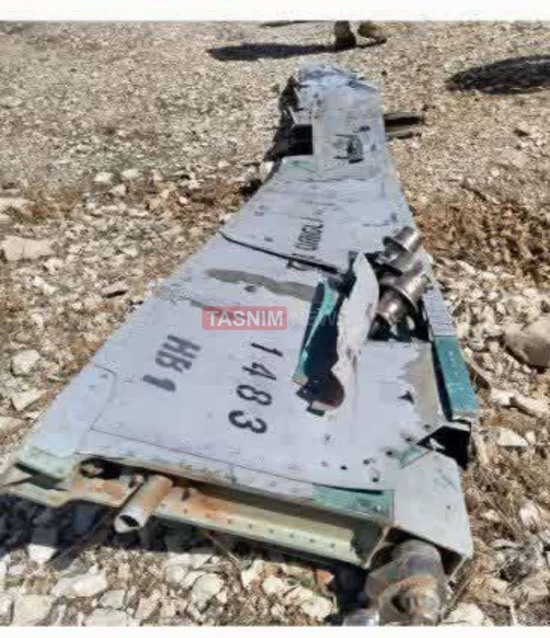 وكالة تسنيم: الدفاعات الجوية أسقطت مسيرة إسرائيـلية من طراز هيرمس 900 في محافظة إيلام غرب إيران....