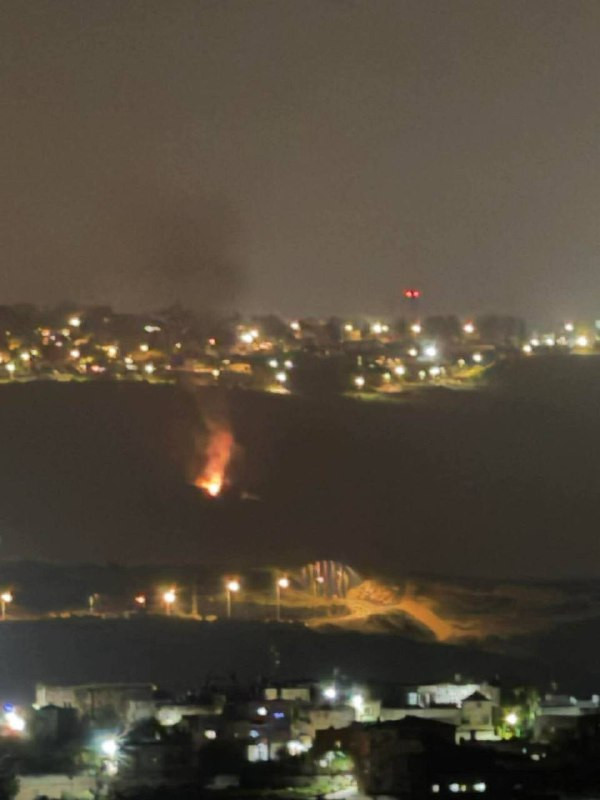 شهود عيان: نشوب حريق بعد سقوط صاروخ قرب مستوطنة "بركان" غرب سلفيت، في الضفة الغربية....