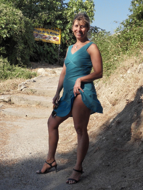 Lisa sans culotte en Corse 22.jpg