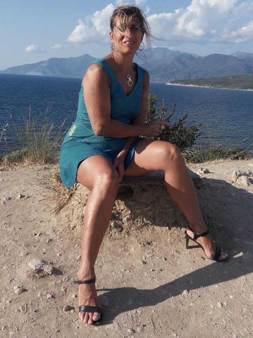 Lisa sans culotte en Corse 24.jpg