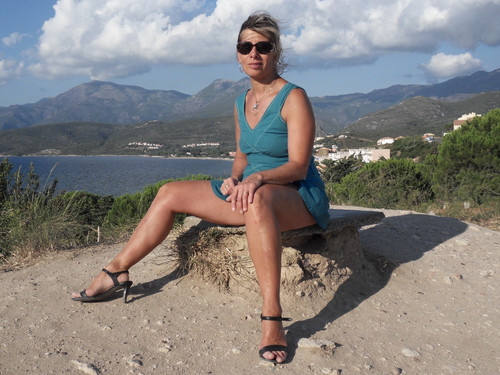 Lisa sans culotte en Corse 26.jpg