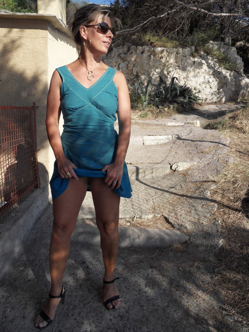 Lisa sans culotte en Corse 13.jpg