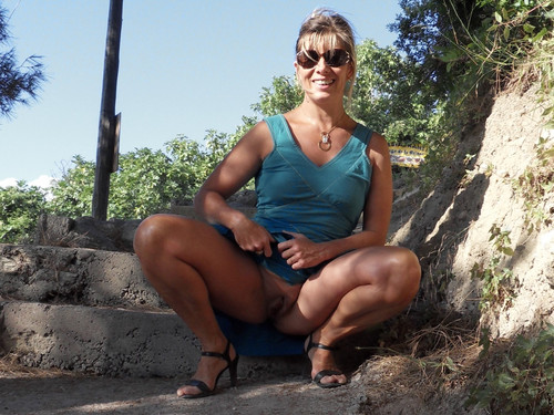 Lisa sans culotte en Corse 07.jpg