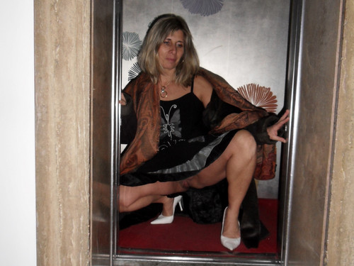 Lisa dans les couloir de hotel Ripa a Rome 02.jpg