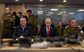 هيئة البث الإسرائيلية: نتنياهو طلب من الجيش تجهيز أهداف مدنية إضافية في لبنان للموافقة عليها، وذلك بعد قصف جسر الليطاني....