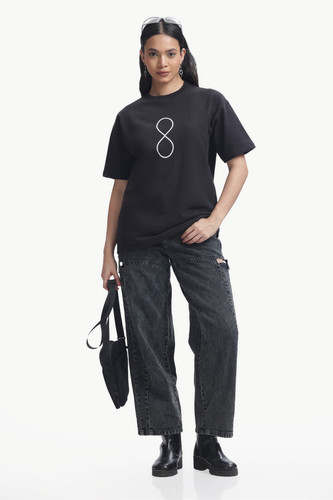 6.Lifestyle Image (Model wearing usage).jpg