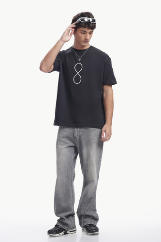 6.Lifestyle Image (Model wearing usage).jpg