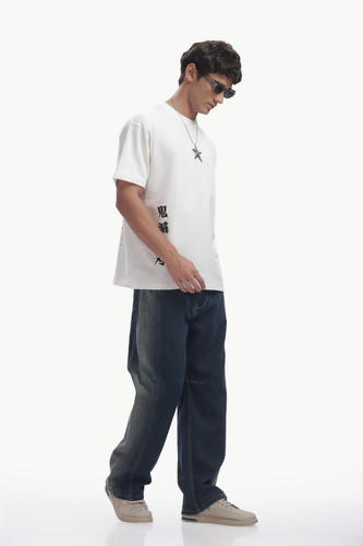 6.Lifestyle Image (Model wearing usage).jpg