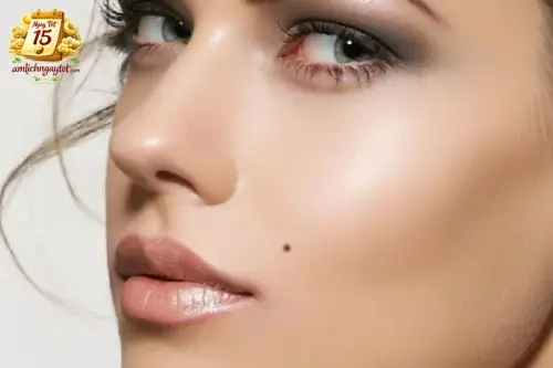 Xem Nốt Ruồi Trong Mệnh Lý Học.webp