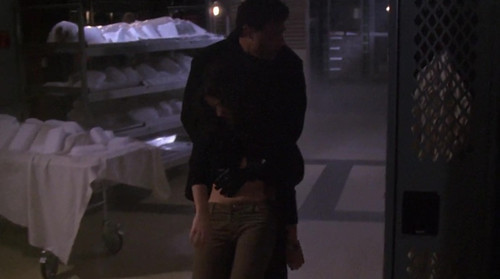 Crossing Jordan s1e9 Digger, Part II Jill Hennessy inj 2.jpg