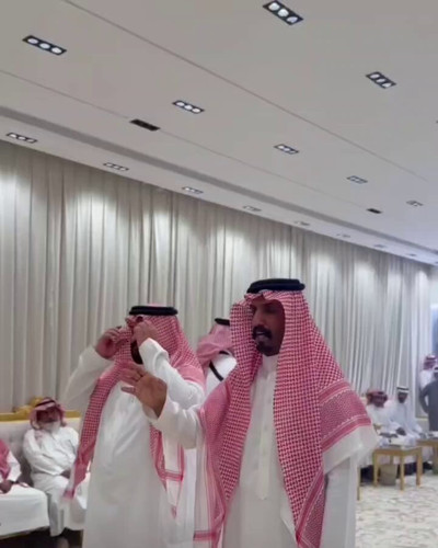 qMuEAEL2Tg8JrTbe.jpg