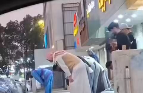 I3ymn sH16E9ezEo.jpg