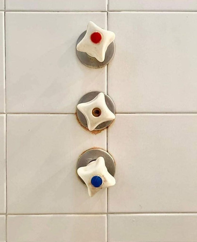 HBSDpg8aIAEtEob?format=jpg&name=medium