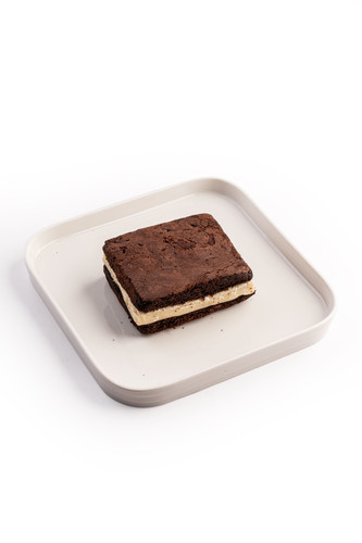 NEWبراوني شوكولاتة بيضاء.jpg