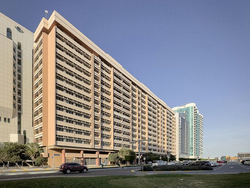 HBQ2uwTawAAtIFl.jpg