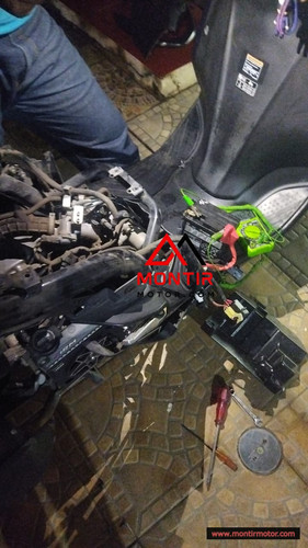 montir motor cek kelistrikan