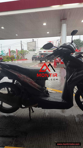 montir motor servis honda beat