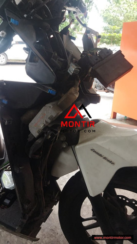 montir motor servis honda vario kunci