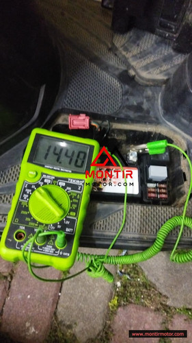 montir motor cek aki