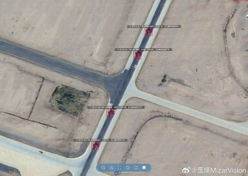 صور أقمار اصطناعية تُظهر انتشار مقاتلات F-22 الأميركية على مدرج الإقلاع في مطار عوفدا جنوبي إسرائيل، في مؤشر على تعزيزات عسكرية أميركية جديدة في المنط...