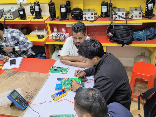 Multitech Institute | AC PCB Repairing Course in Delhi | 8800485390.jpg