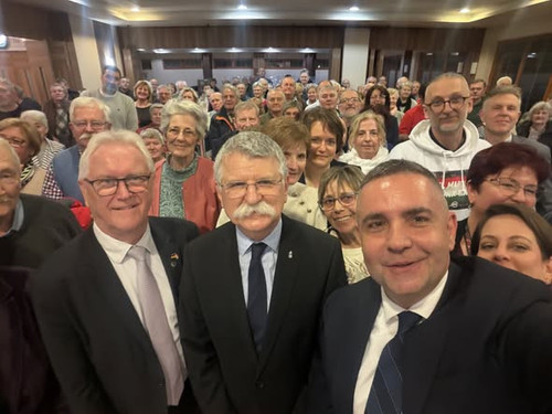 642773989 1436778781792429 8507106811853758509 n.jpg?stp=cp6 dst jpg s590x590 tt6& nc cat=110&ccb=1 .jpg