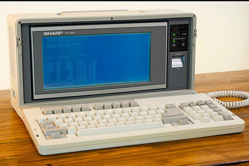 Sharp PC 7000(2).jpg