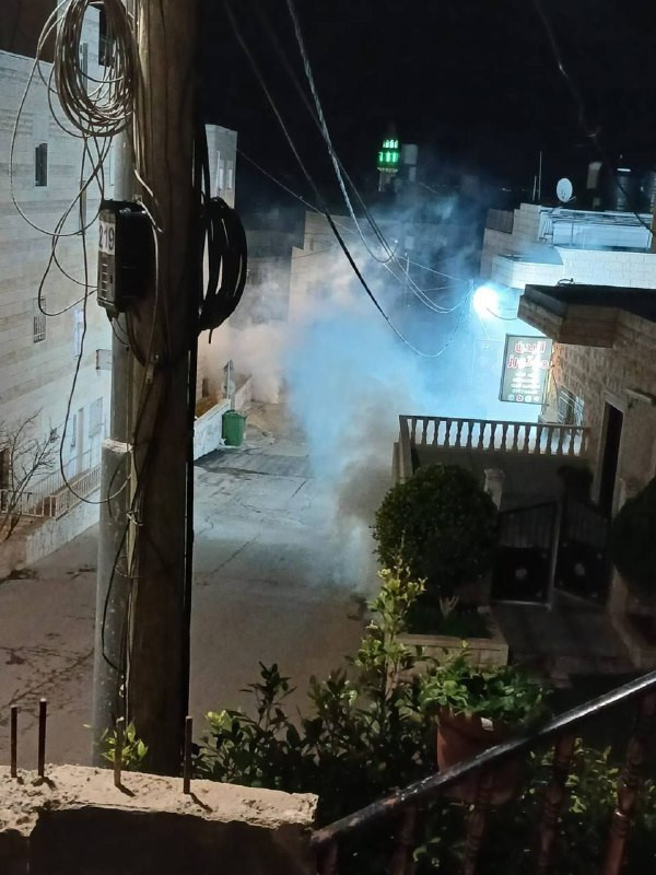 اندلاع مواجهات في بلدة "تقوع" جنوب شرق بيت لحم والاحتلال يُطلق قنابل الغاز تجاه الشبان....