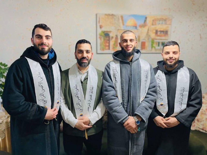 الشبان "صهيب رمانة" و"إبراهيم الشلة" و"بسّام زيدان" من مدينتي رام الله والبيرة يتمون حفظ القرآن الكريم ضمن ملتقى الأقصى القرآني....