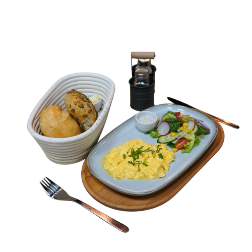 jajecznica na maśle z pieczywem.png