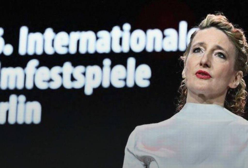 عقدت الحكومة في ألمانيا اجتماعا طارئا لبحث "اتجاه" مهرجان برلين السينمائي الدولي عقب الجدل الواسع الذي رافق دورته الأخيرة بسبب النقاشات والاحتجاجات ال...