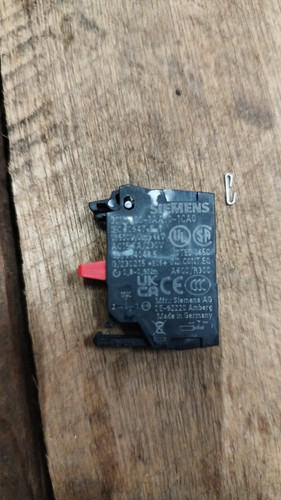 3006063	Contact block 10x33x28 .jpg