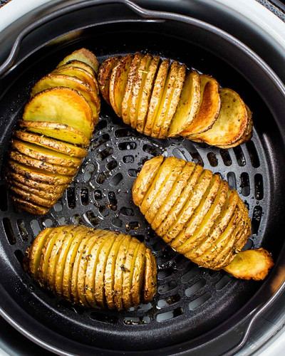 air fryer hasselback potatoes 1 7.jpg