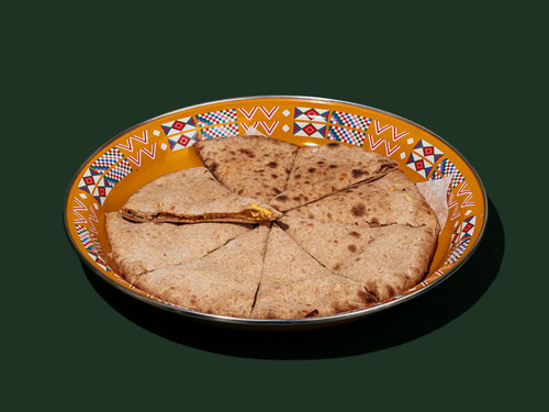 مدور خبز حساوي محشي جبنة شيدر.jpg