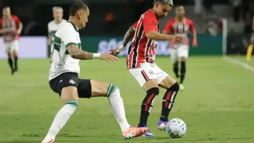 São Paulo mantém invencibilidade no Brasileirão ao superar Coritiba com autoridade