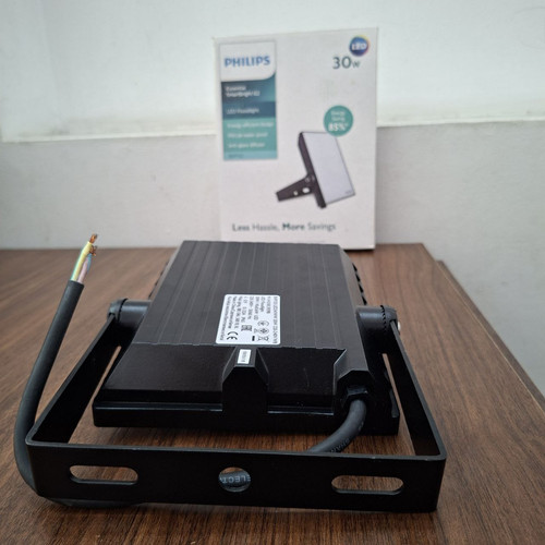 den led floodlight bvp133 led24 ww 30w 3000k 2400lm (5).jpg