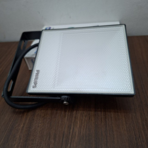 den led floodlight bvp133 led24 ww 30w 3000k 2400lm (1).jpg