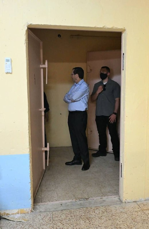 منصة للمستوطنين: رئيس دولة الاحتلال "هرتسوغ" هرب إلى ملجأ أثناء تواجده في "كريات شمونة"، خلال قصف حزب الله....