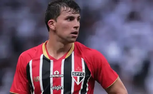 Gonzalo Tapia busca chance entre os titulares do São Paulo em meio a grande fase do time