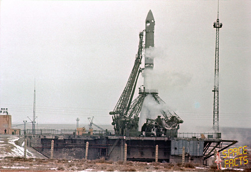 context voskhod 2 on the launch pad.jpg
