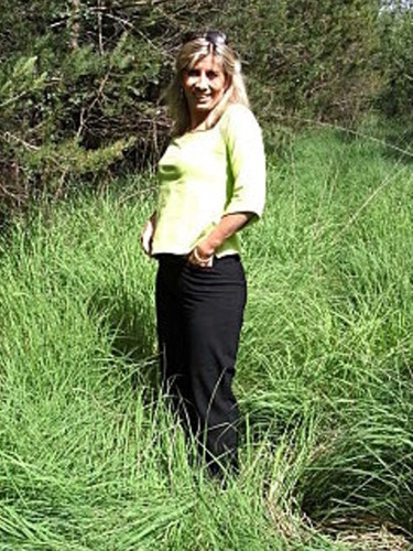 Lisa se met nue en foret 01.jpg