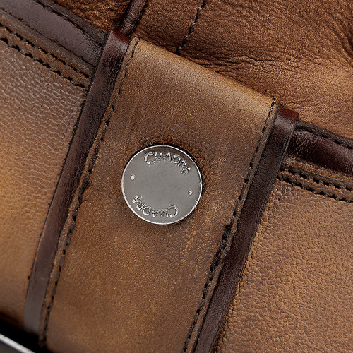 1J3SRS MIEL res tonka cajeta bota detalle.jpg