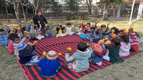 How does a mobile creche facility help children of working mothers in migrant communities.jpg