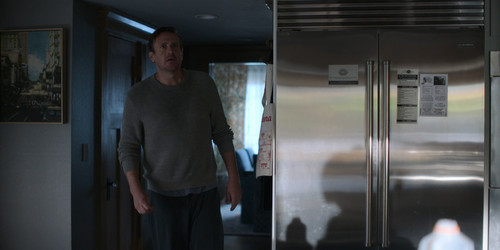 Shrinking.S01E01.2023.2160p.ATVP.WEB DL.H265.DDP5.1.Atmos ADWeb.mkv snapshot 03.17.489.jpg