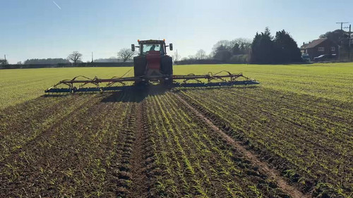 fs5YA23DbPGg sNo.jpg